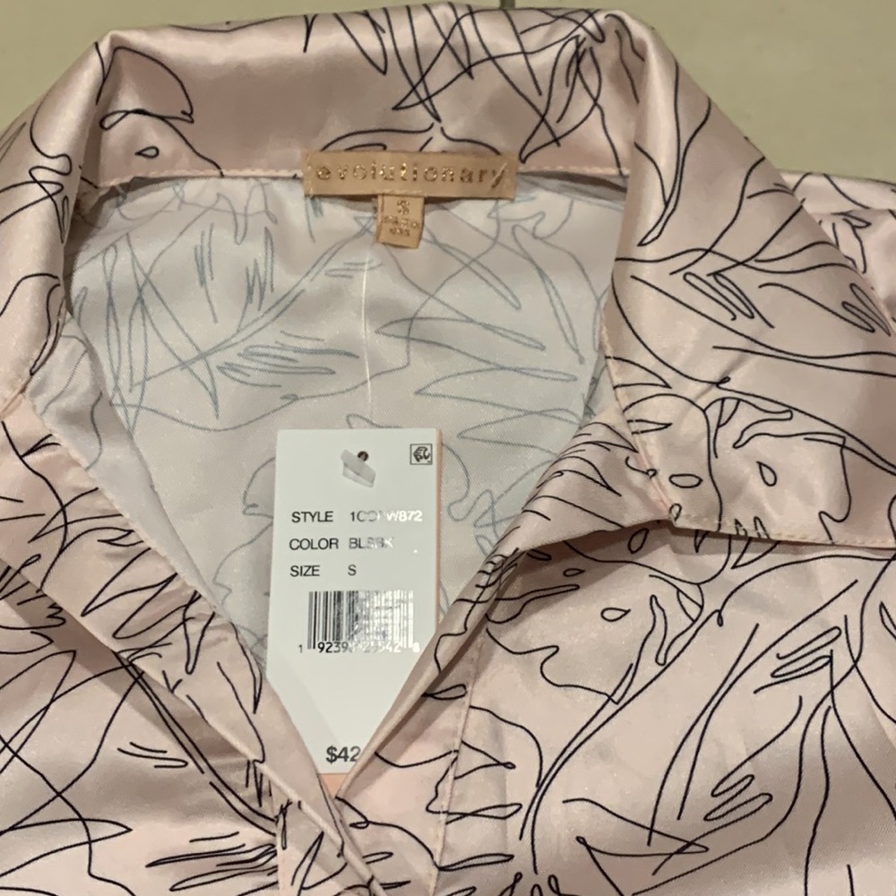 Cropped button up top - Picture 2 of 5